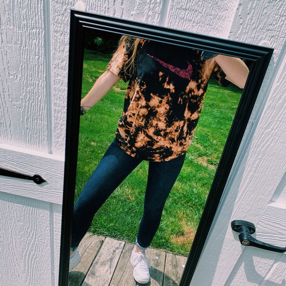 Bleached Nike Graphic T-shirt - Picture 2 of 3